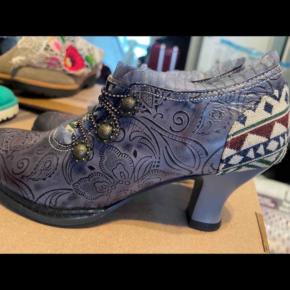 NIB Grey Zipper Ankle Booties - 1920 style